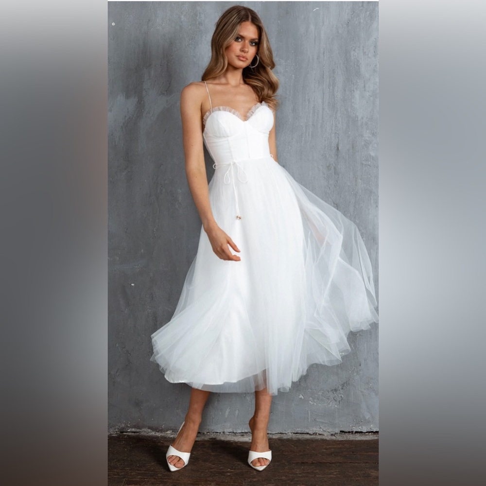 Selfie Leslie- Angel Biba: 
Smitten Sweetheart Neckline Chiffon Midi Dress White